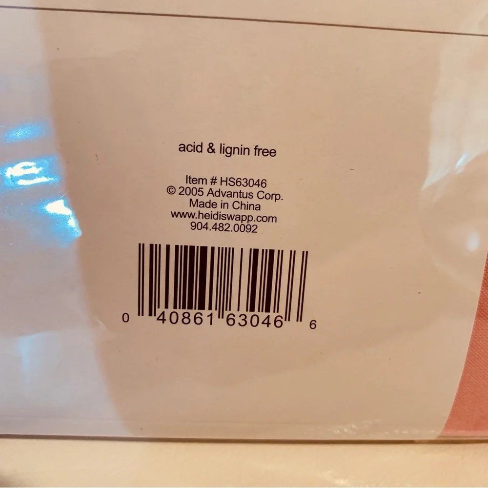 New Heidi Swapp 12x12” pink spiral scrapbooking album w/ page protectors HTF